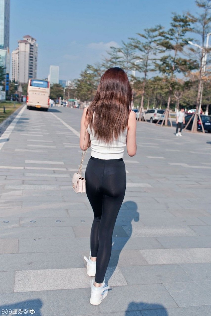 不会是背影杀手吧#街拍美女