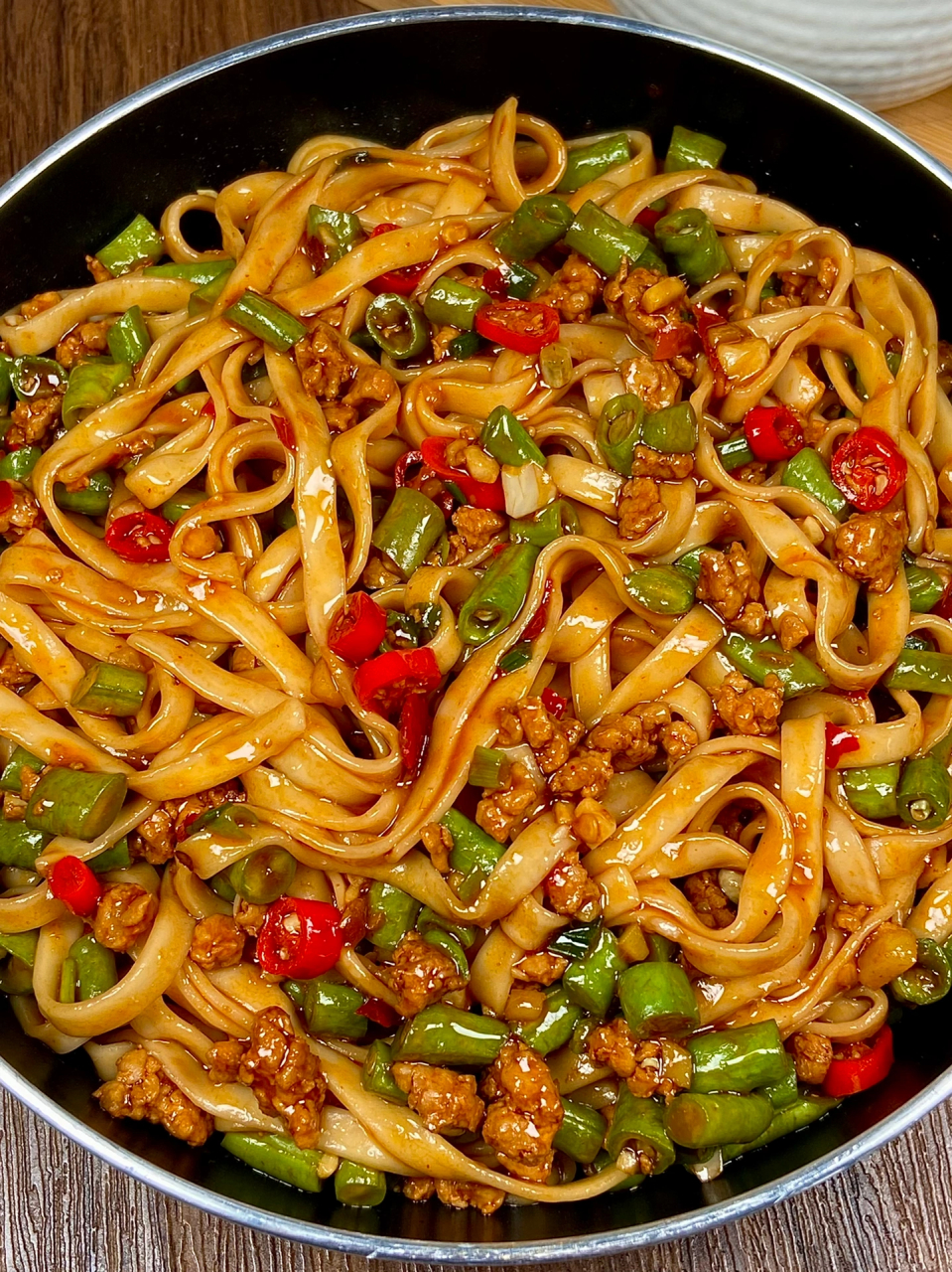 相信很多人都喜欢吃豆角肉末拌面吧!之前给婷总做过一次,嘎嘎炫呀!