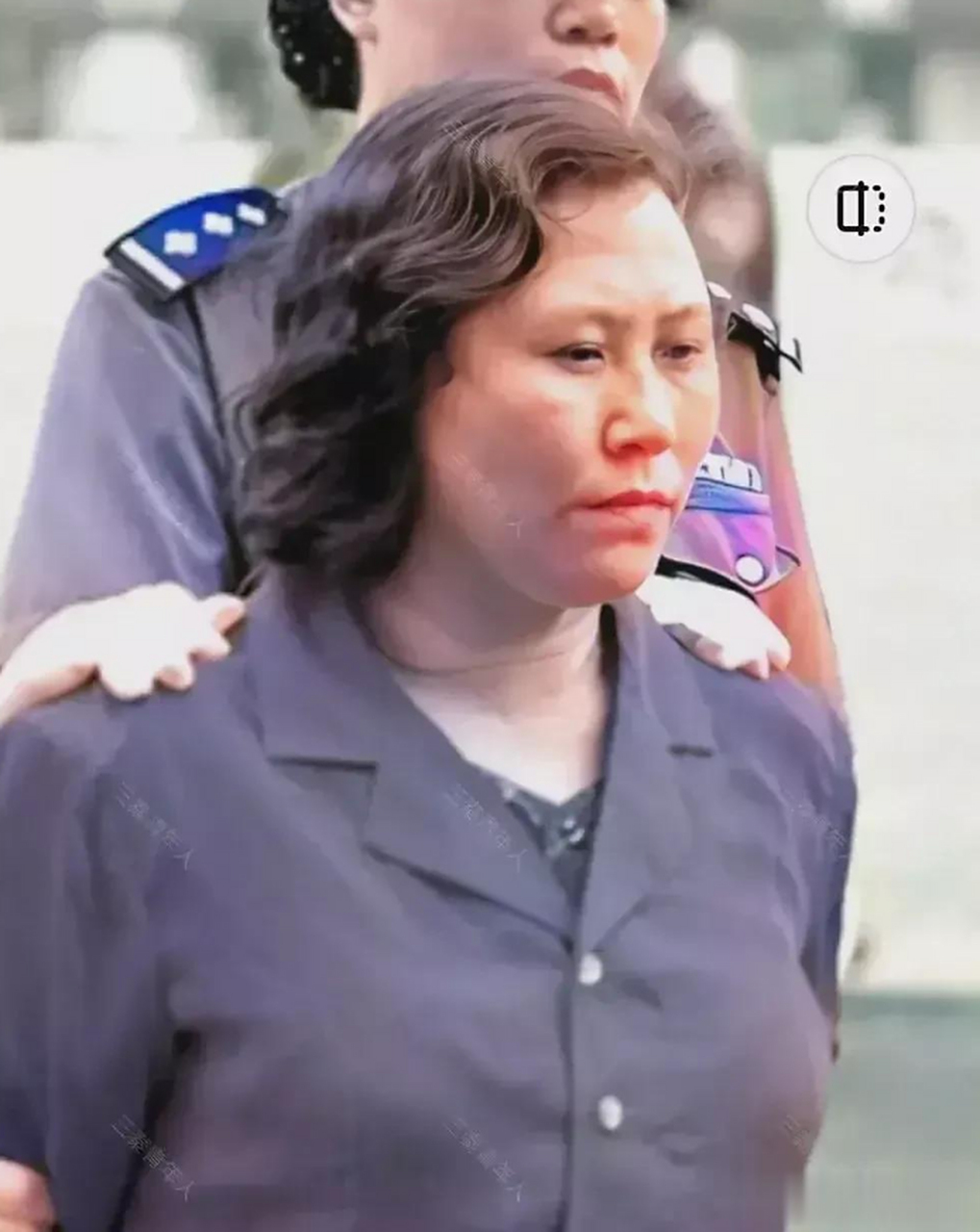 49岁的女囚犯即将执行死刑,全体女看守表达了对她的敬意并为她送行.