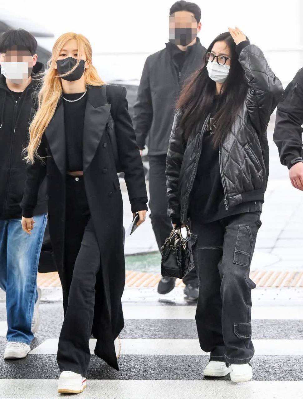 blackpink今天晒出机场私服街拍同款造型,冬天温暖舒适又时尚!  ?