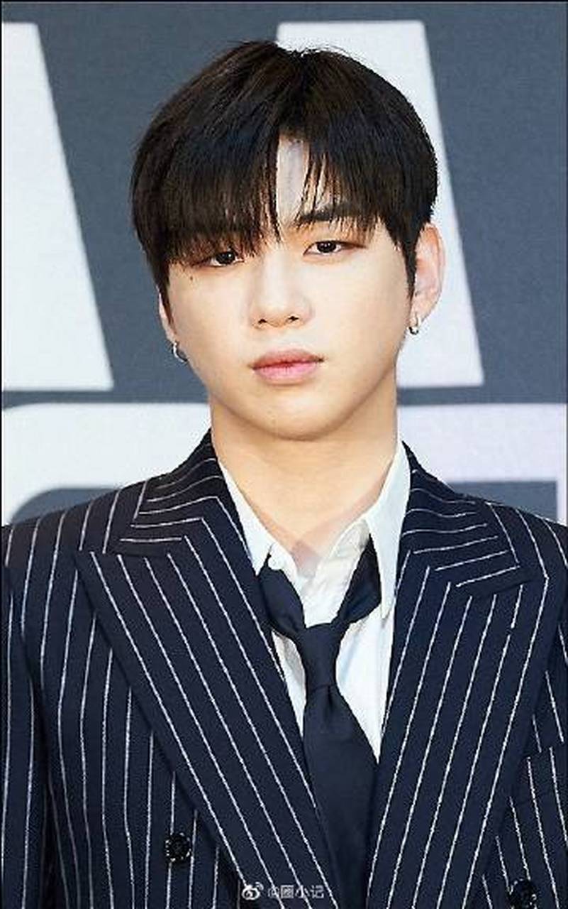 韩国艺人姜丹尼尔通过经纪公司对其在节目直播中说错赞助品牌一事进行