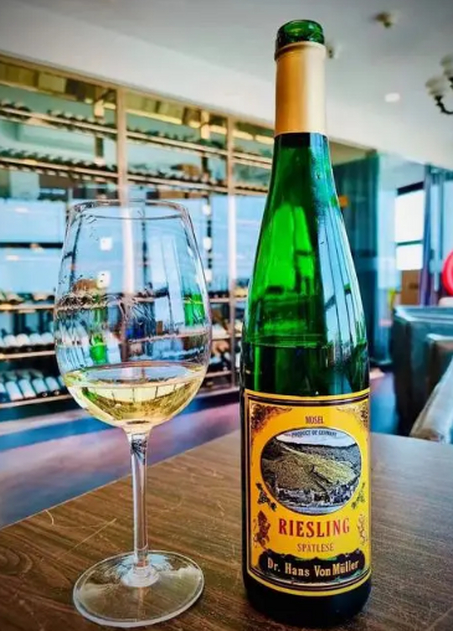 外国名酒 德国雷司令白酒 德国雷司令白酒可谓是德国白酒中的极品.