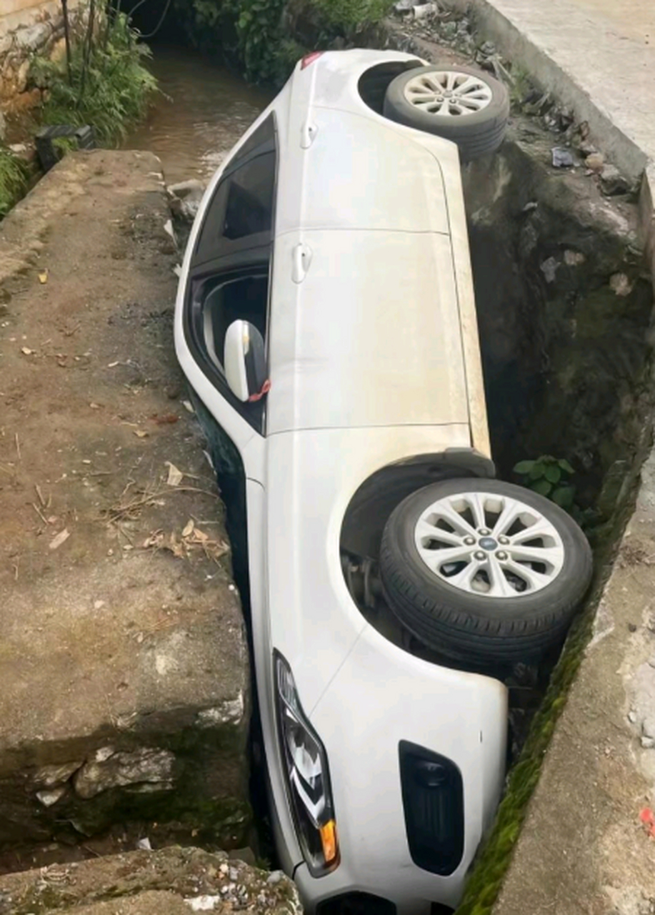 今天终于知道了,严丝合缝的意思.