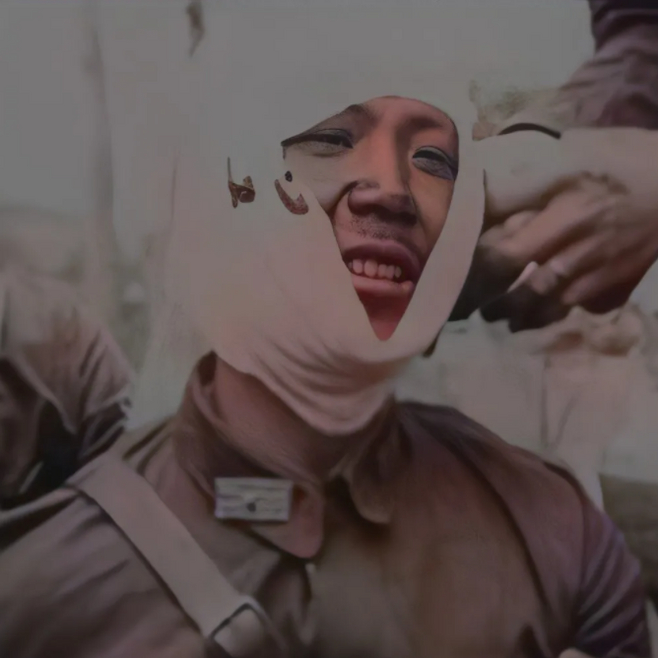 照片中的抗日烈士叫陈正伦,是第19路军一营营长