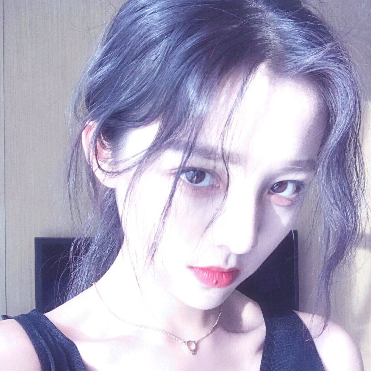 "我说:"跟闺蜜吃饭逛街继续嗨."然后我问他:"如果我死了,你怎么办?