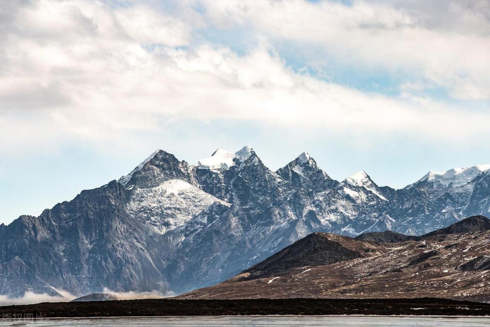 梦笔山,遗落在马尔康的小秘境  梦笔山位于马尔康县与小金县交界处,是