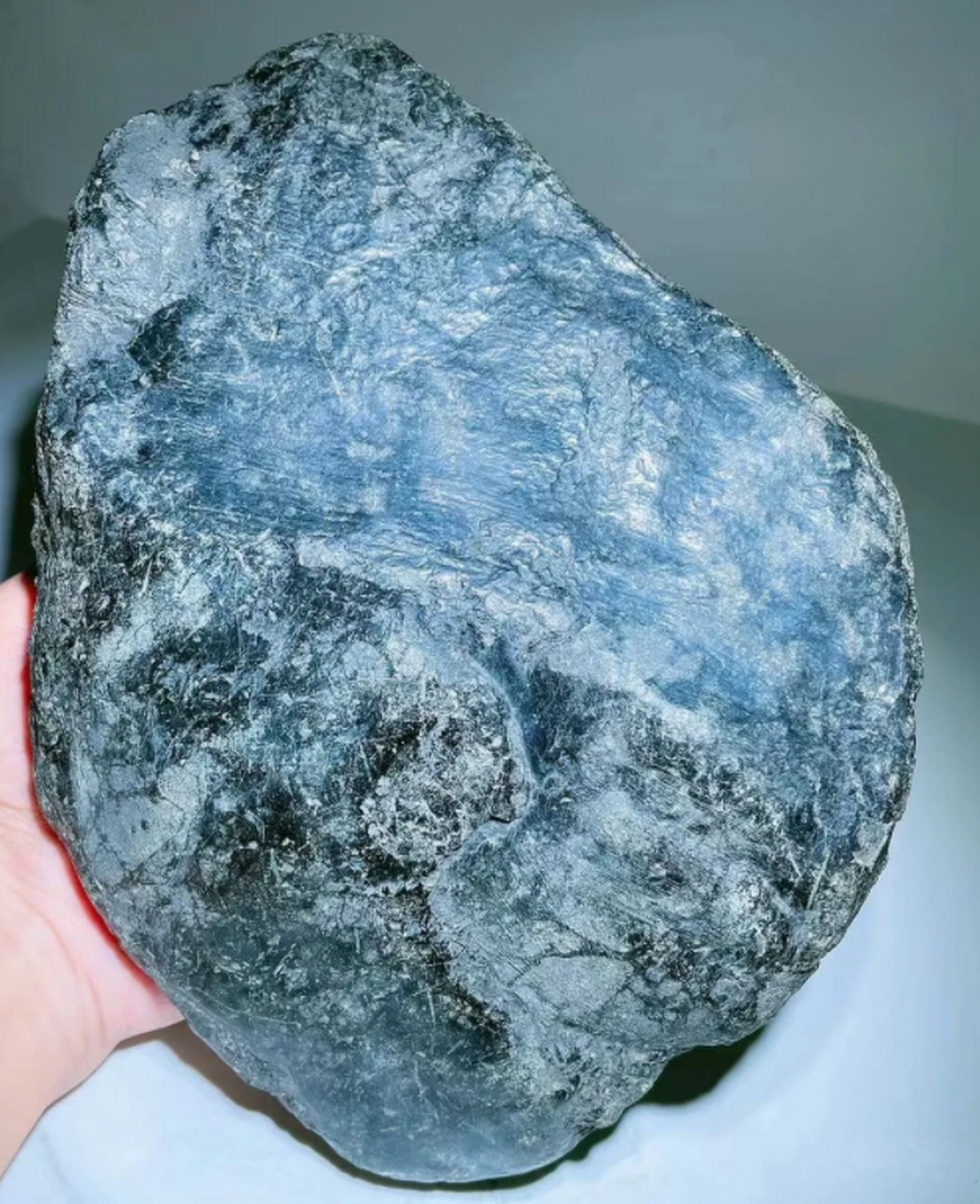 6公斤缅甸老坑莫湾基黑蜡皮手镯料 尺寸24-17-8厘米