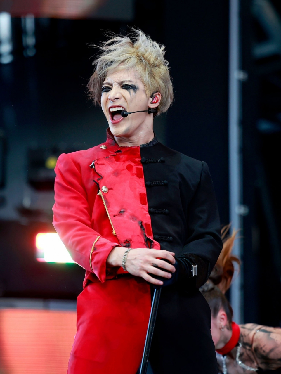 王嘉尔 再次登上科切拉音乐节的舞台,表演依旧狂野又精彩,观众的反响