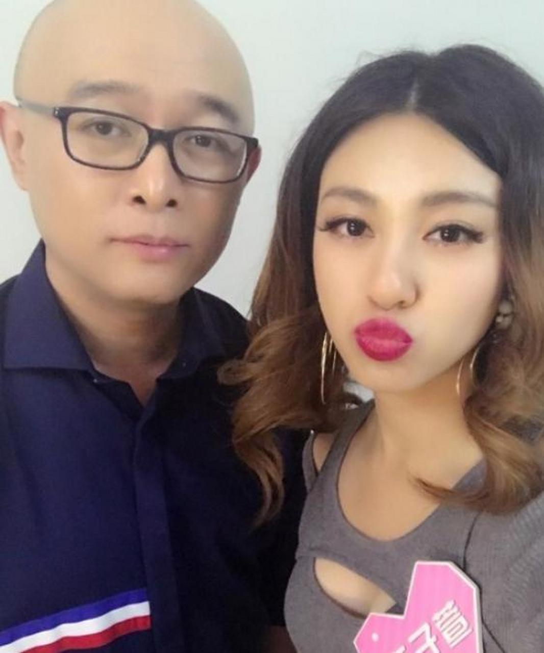 随后又当作不知道进入了梦乡,第二天李雪小心翼翼的问孟非:"你现在一