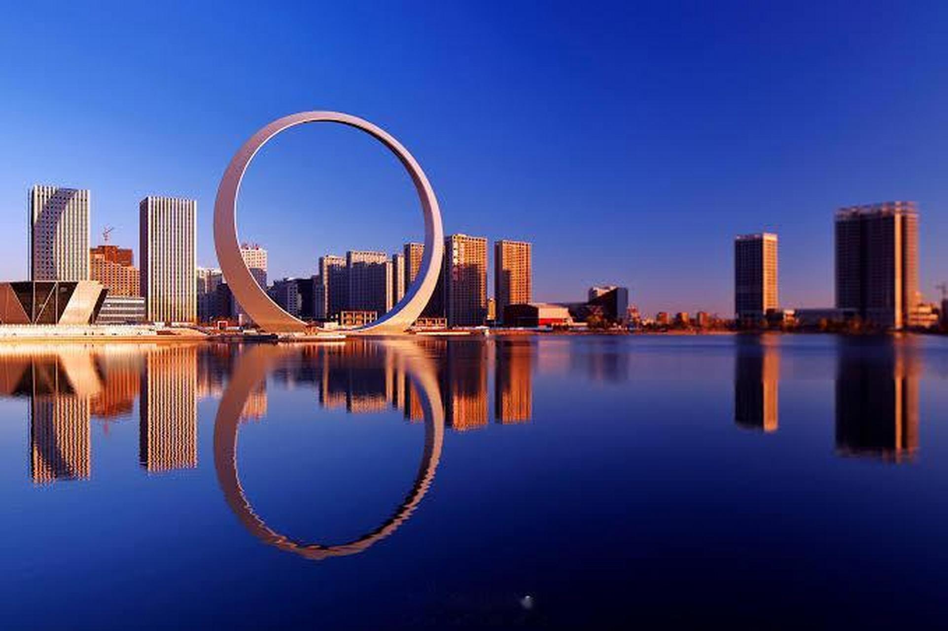 辽宁抚顺的地标式建筑——生命之环.外径170米,内径150米,标高153.