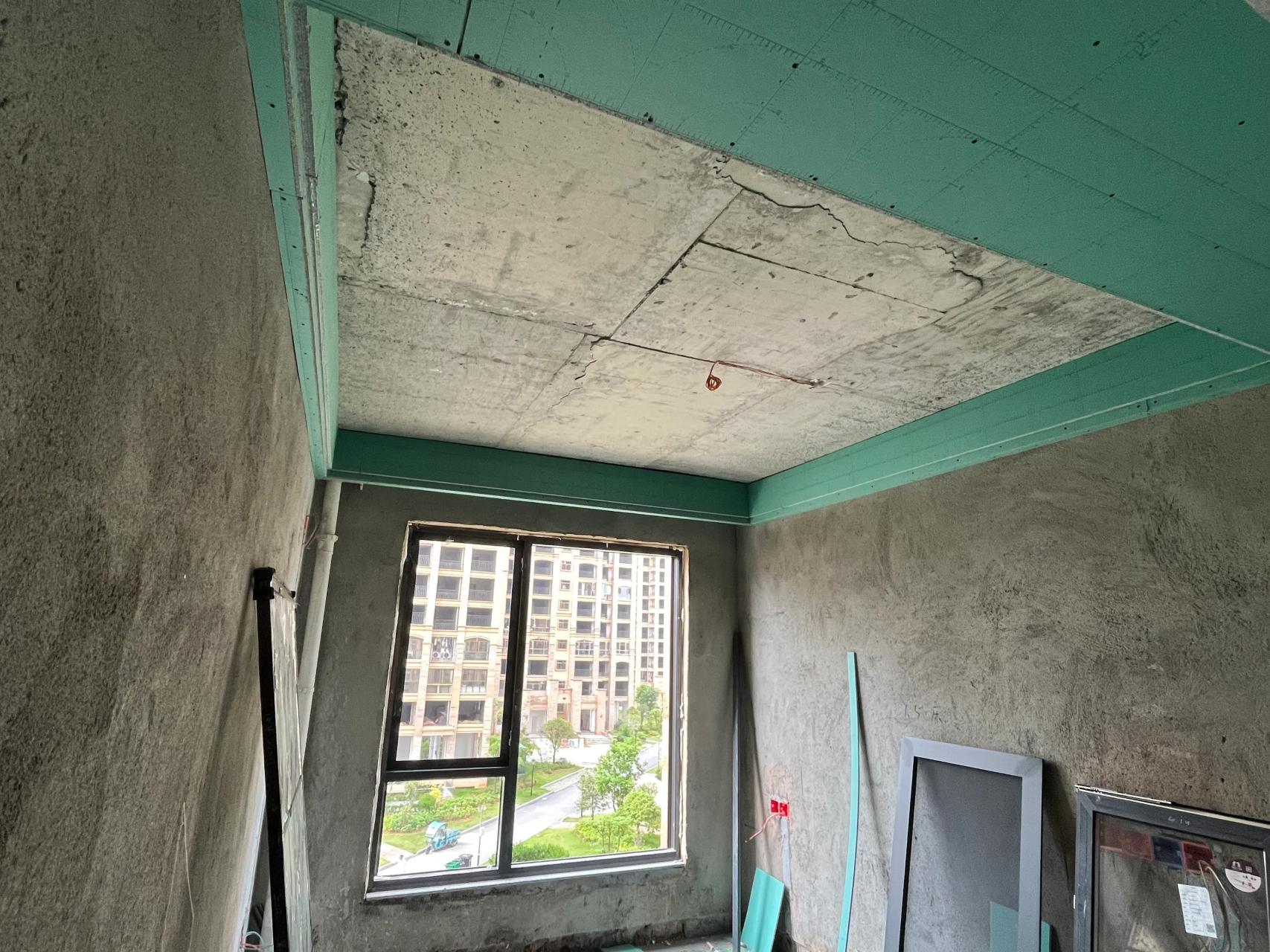 木工进场两天时间,吊顶已基本完成,这种双眼皮吊顶真是简单又好看