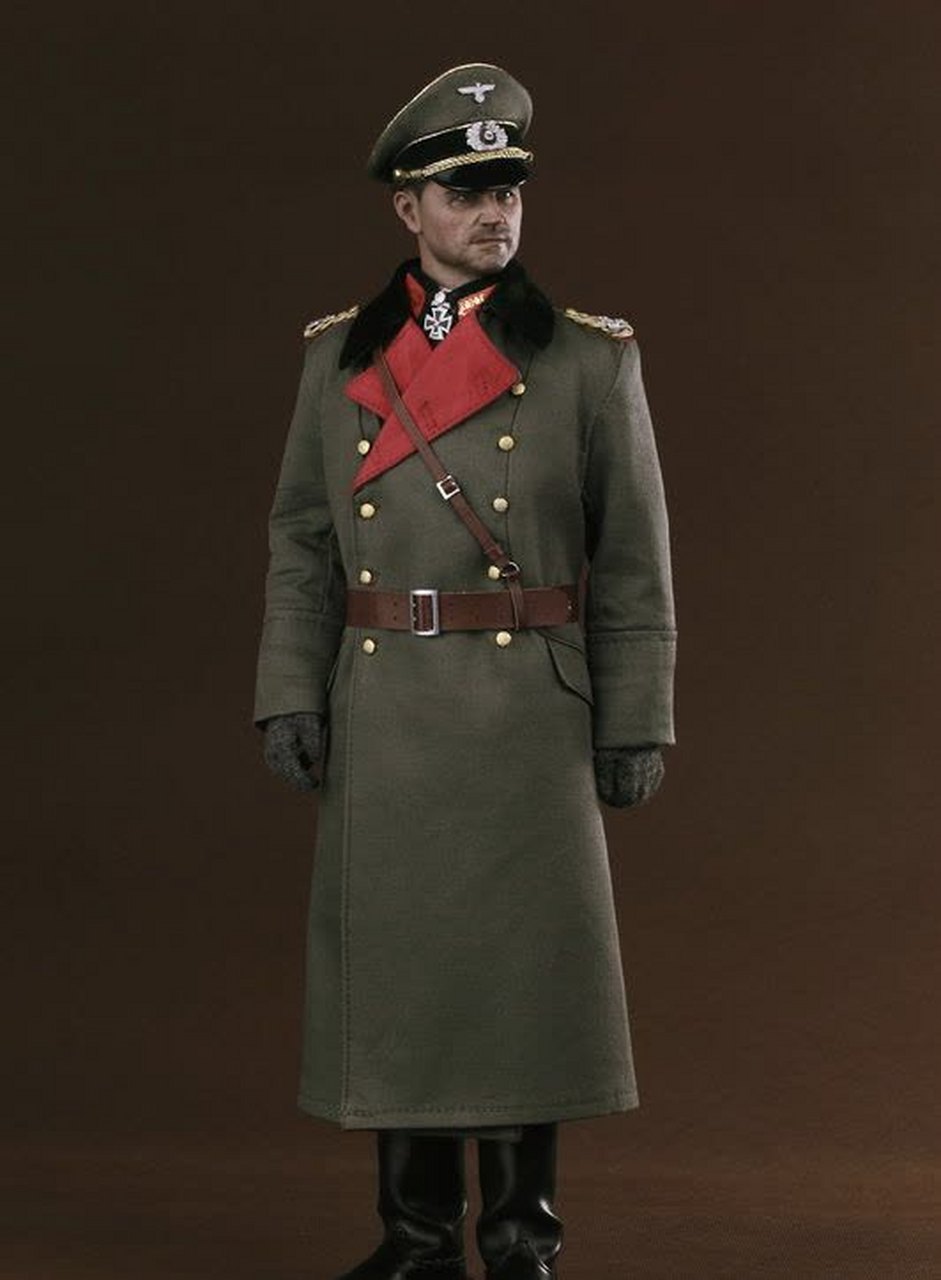 二战时期的德国男子军服,似乎体现了当年德军的压迫感.