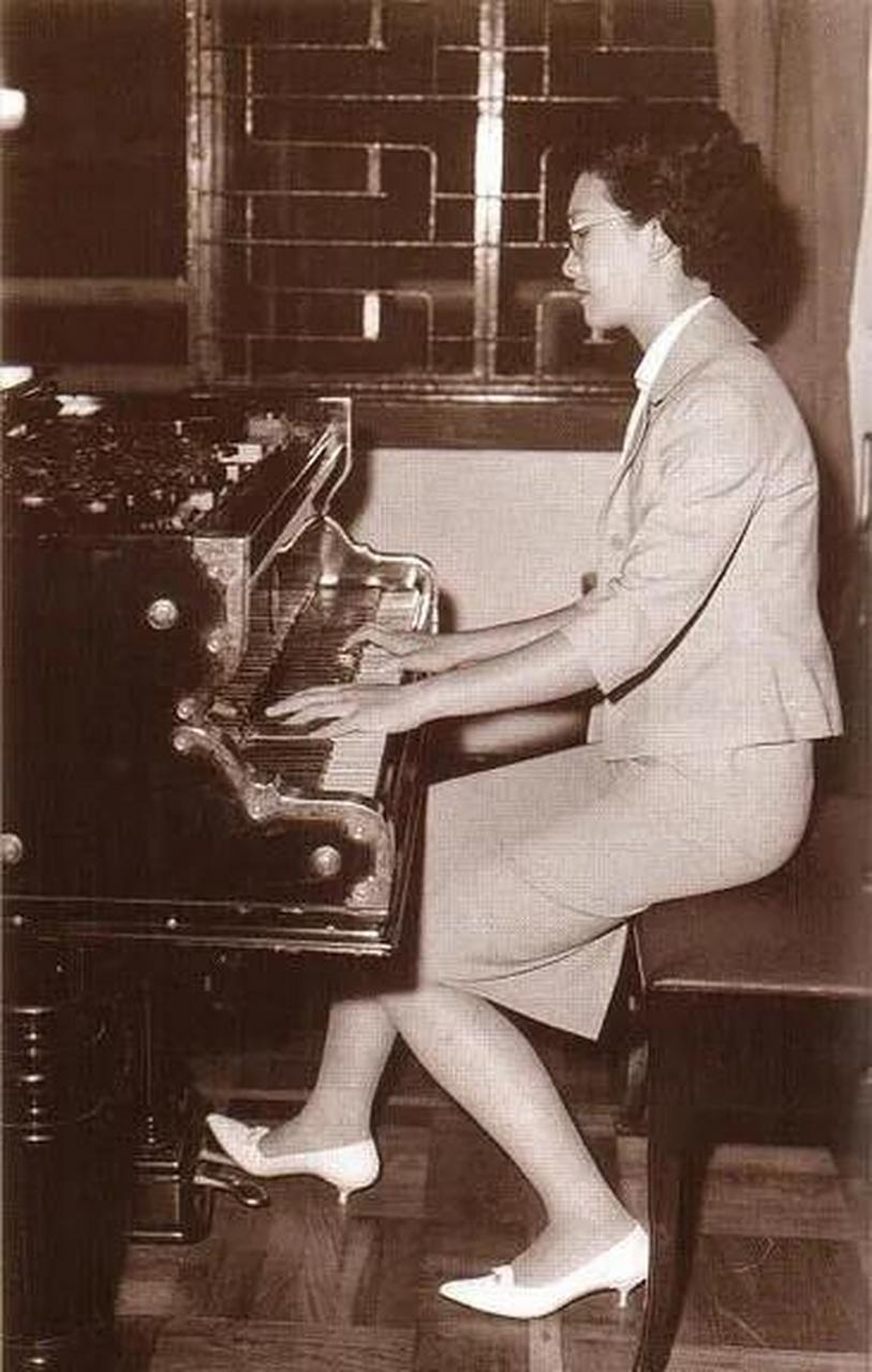 领动计划# 1967年1月31日下午,顾圣婴正在教师排练,突然闯进了几个人