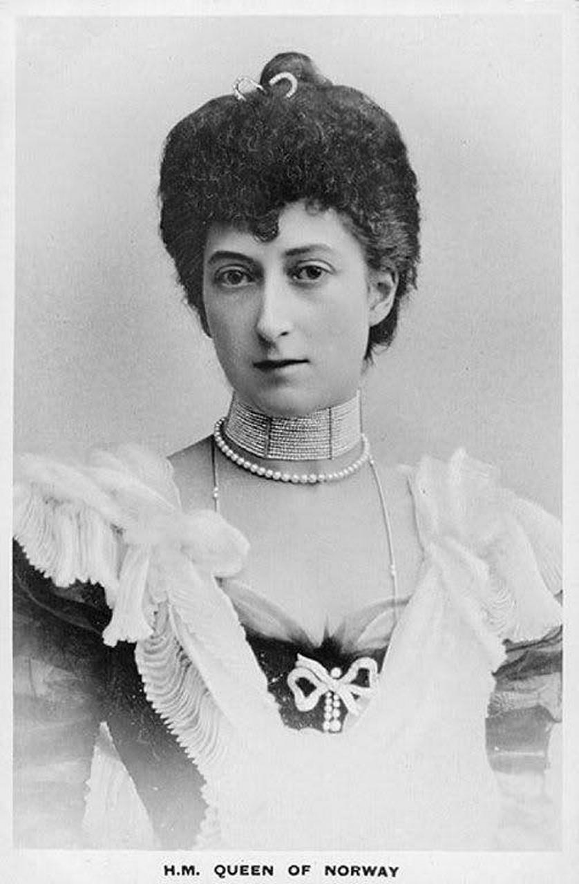 领动计划# 挪威的莫德王后佩戴过的珠宝.