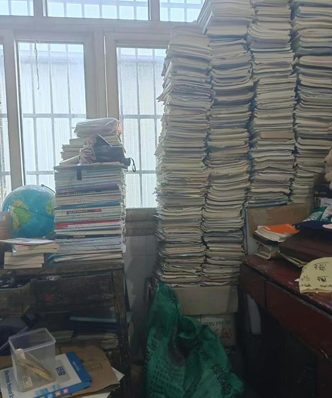 儿子高中三年的卷子,被北大录取了,没有白费