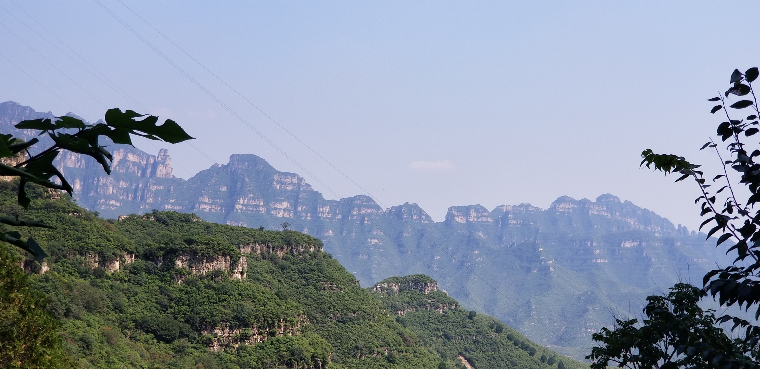 位于河北省保定市易县的蚕姑坨("景区"),属于粗略开发状态(修有登山