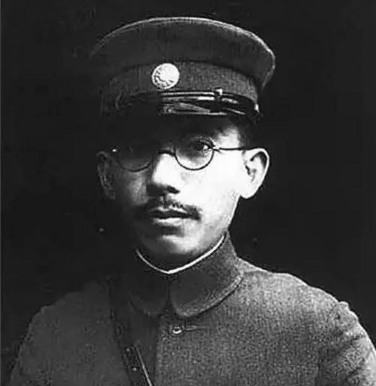 然而2年后,王德庆突然离世.  当时,王德庆病重.