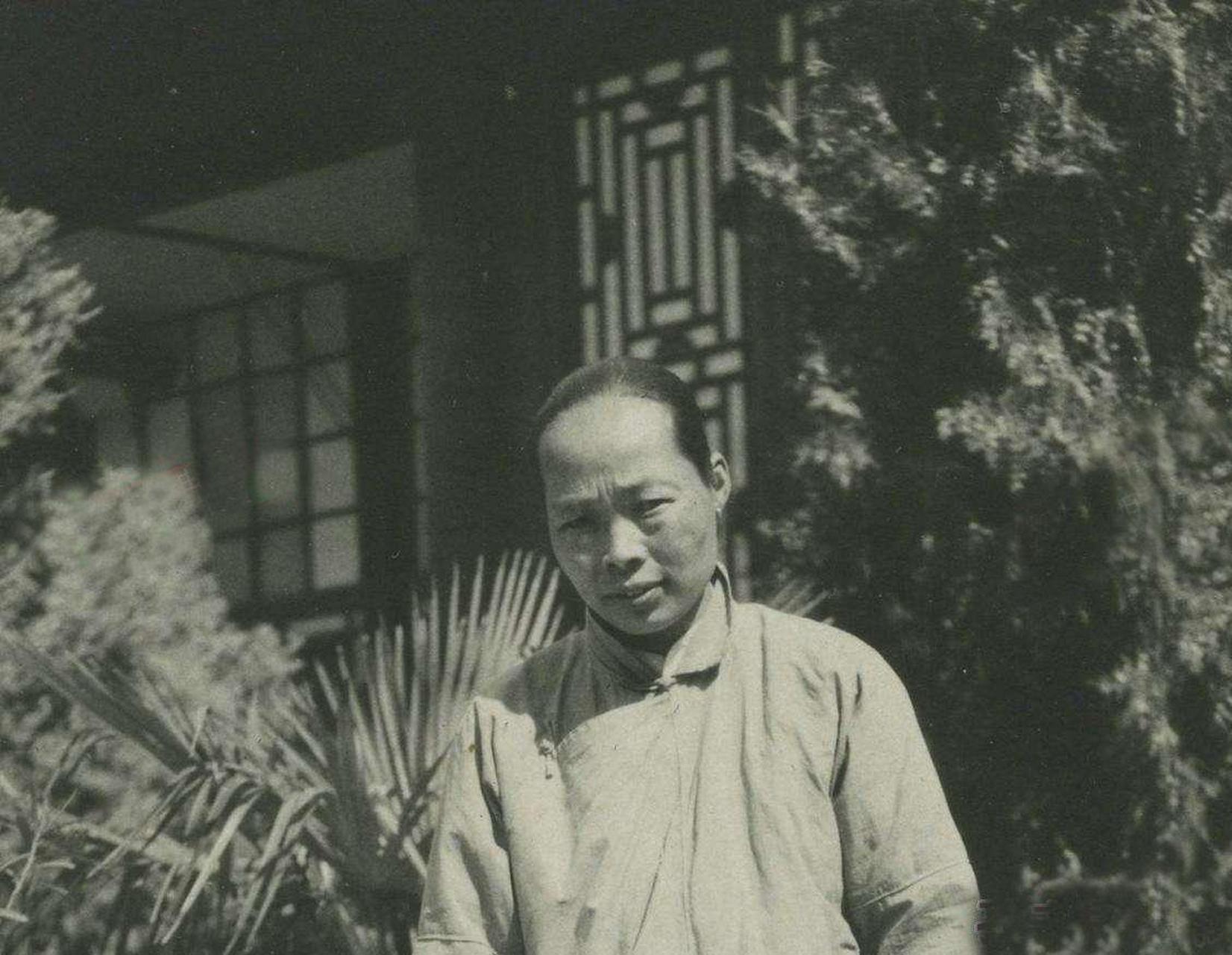 "段芝贵气得想发火,但他还是对着老妈子赔笑,因为,这个老妈子可不是