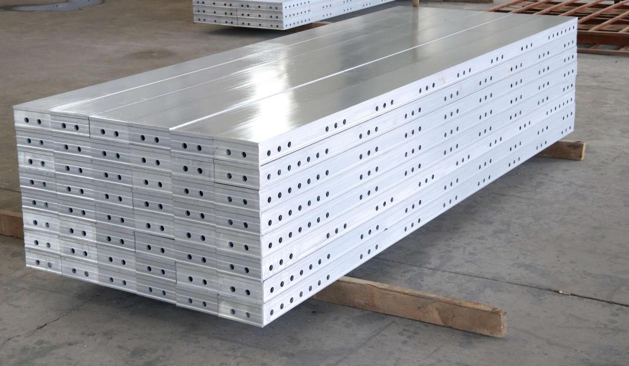 住宅建筑:铝模板可用于住宅建筑中的墙体,柱子,楼板等部位的模板支撑