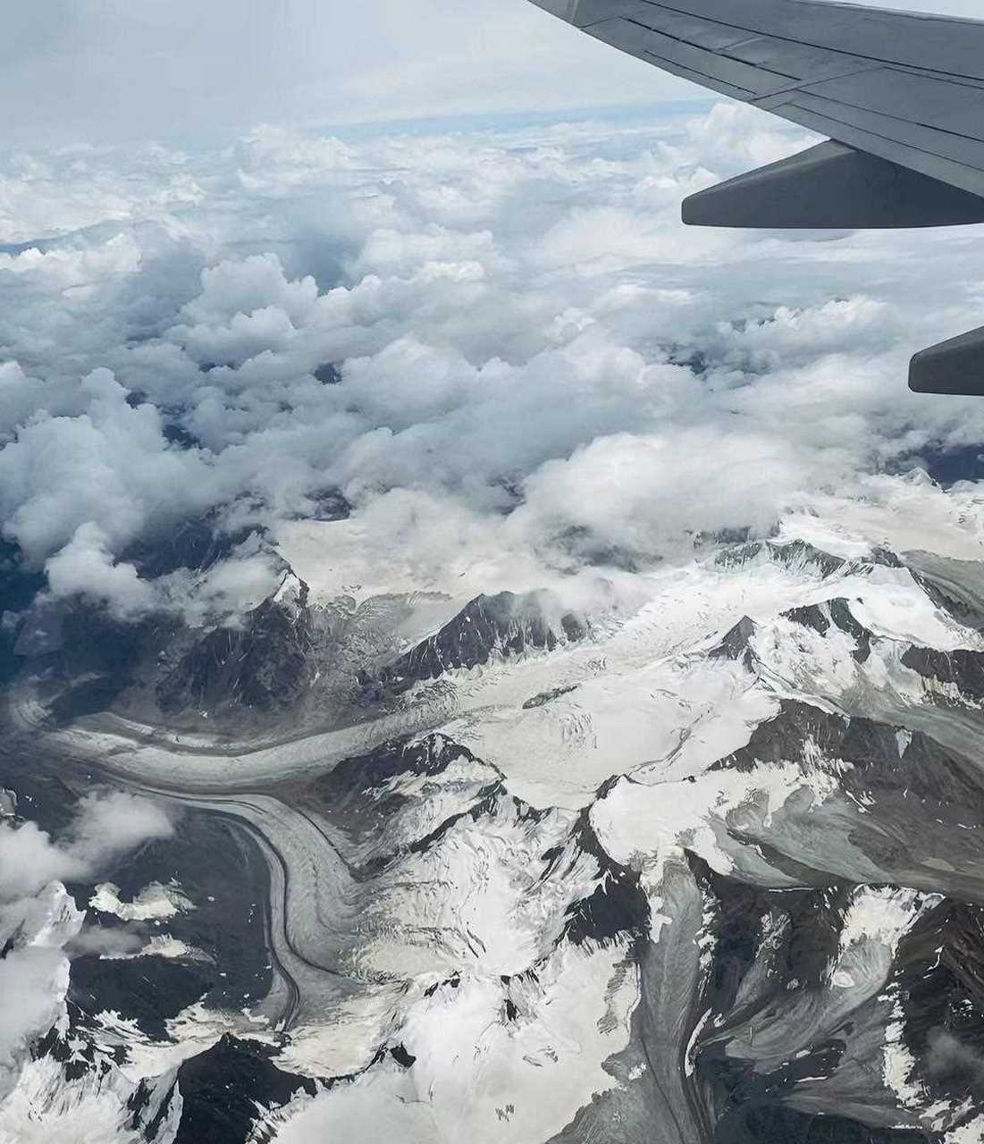 山舞银蛇,原驰蜡象,欲与天公试比高!