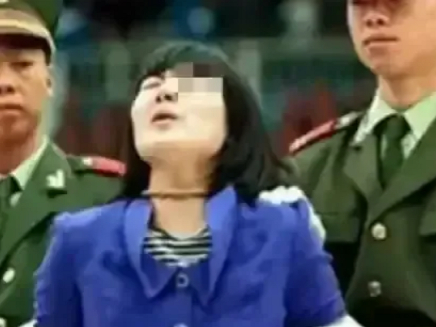 1992年,某地公审大会上,一名女死刑犯,被五花大绑,验明正身,被押赴