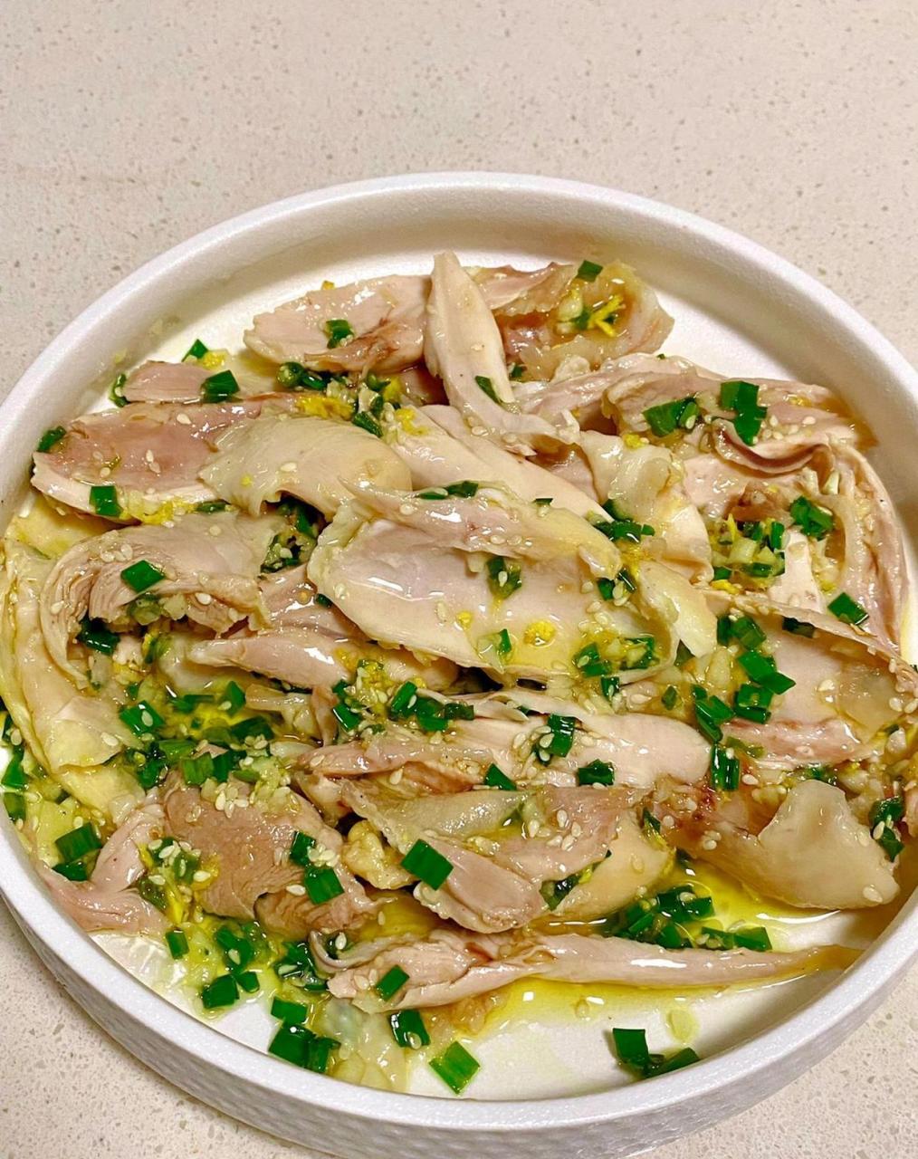 夏天没胃口,来一盘椒麻葱油手撕鸡,可真是太棒啦!