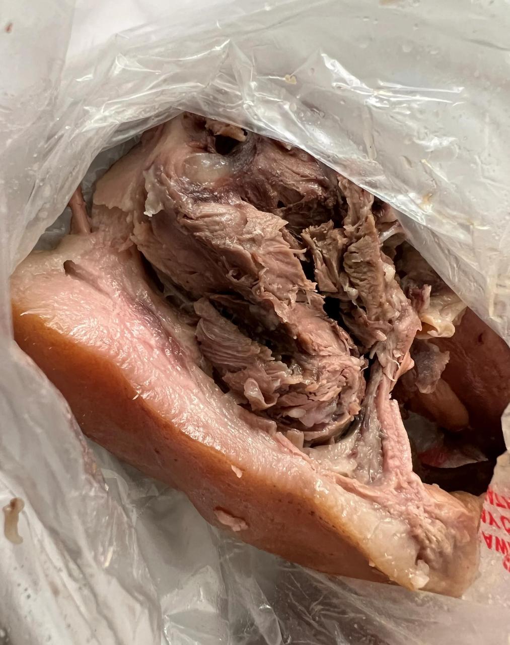 在美国洛杉矶同样可以吃到地道的酱猪头肉和烧鸡,味道杠杠的1717