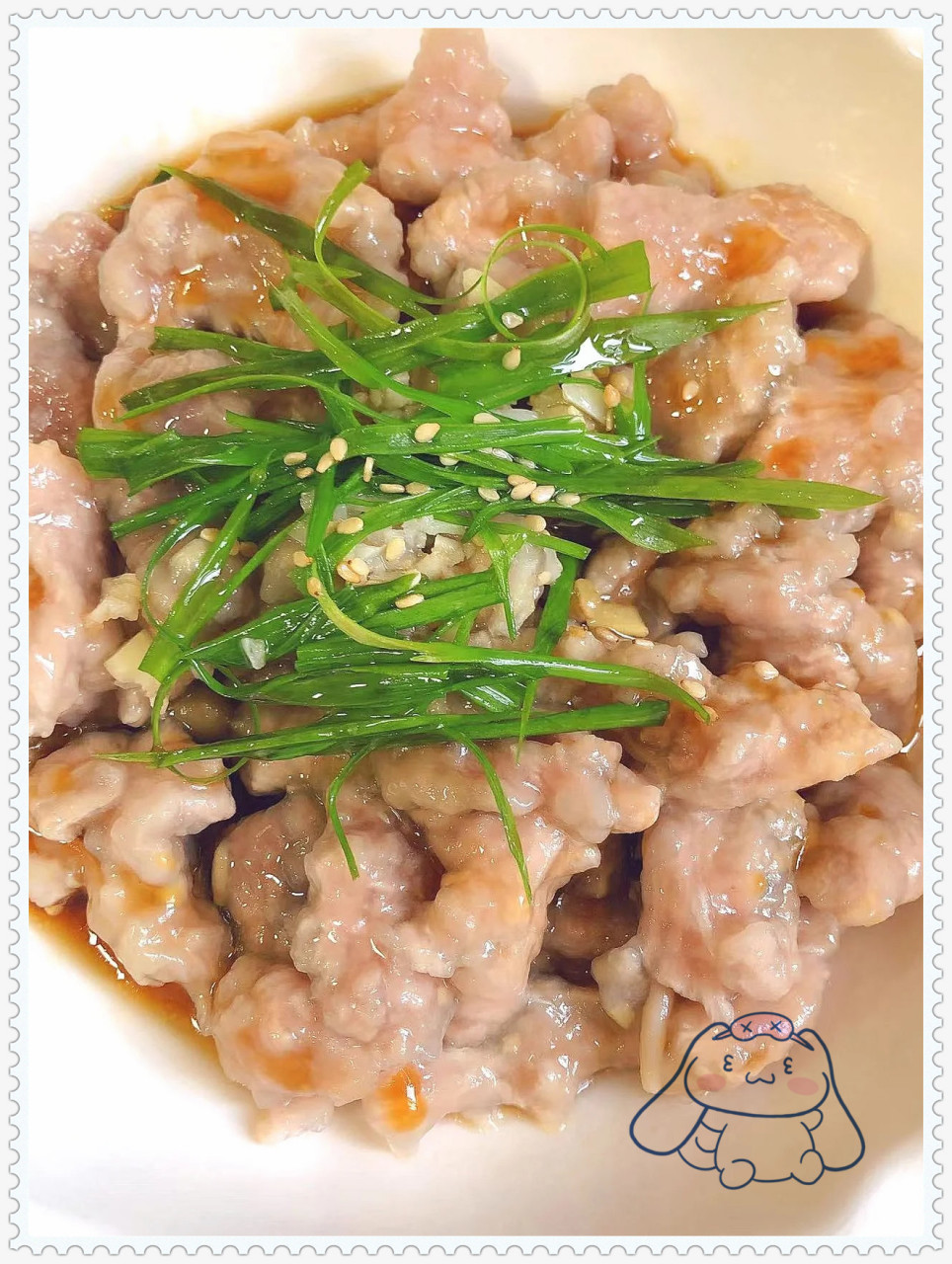 今天给大家推荐一道必备的凉拌滑肉片  简直就是一道口感超级嫩滑的
