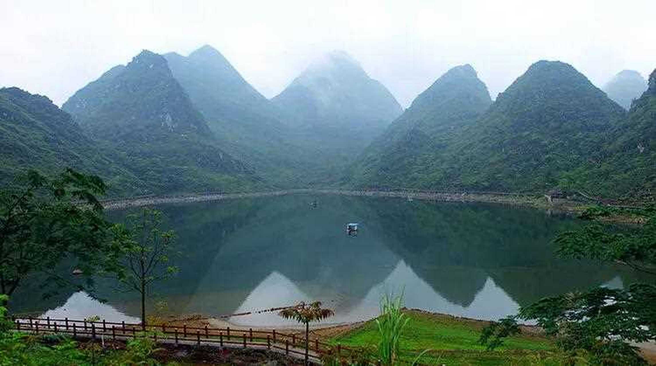 神秘湖位于广西忻城县遂意乡弄江村,原名沌湖.