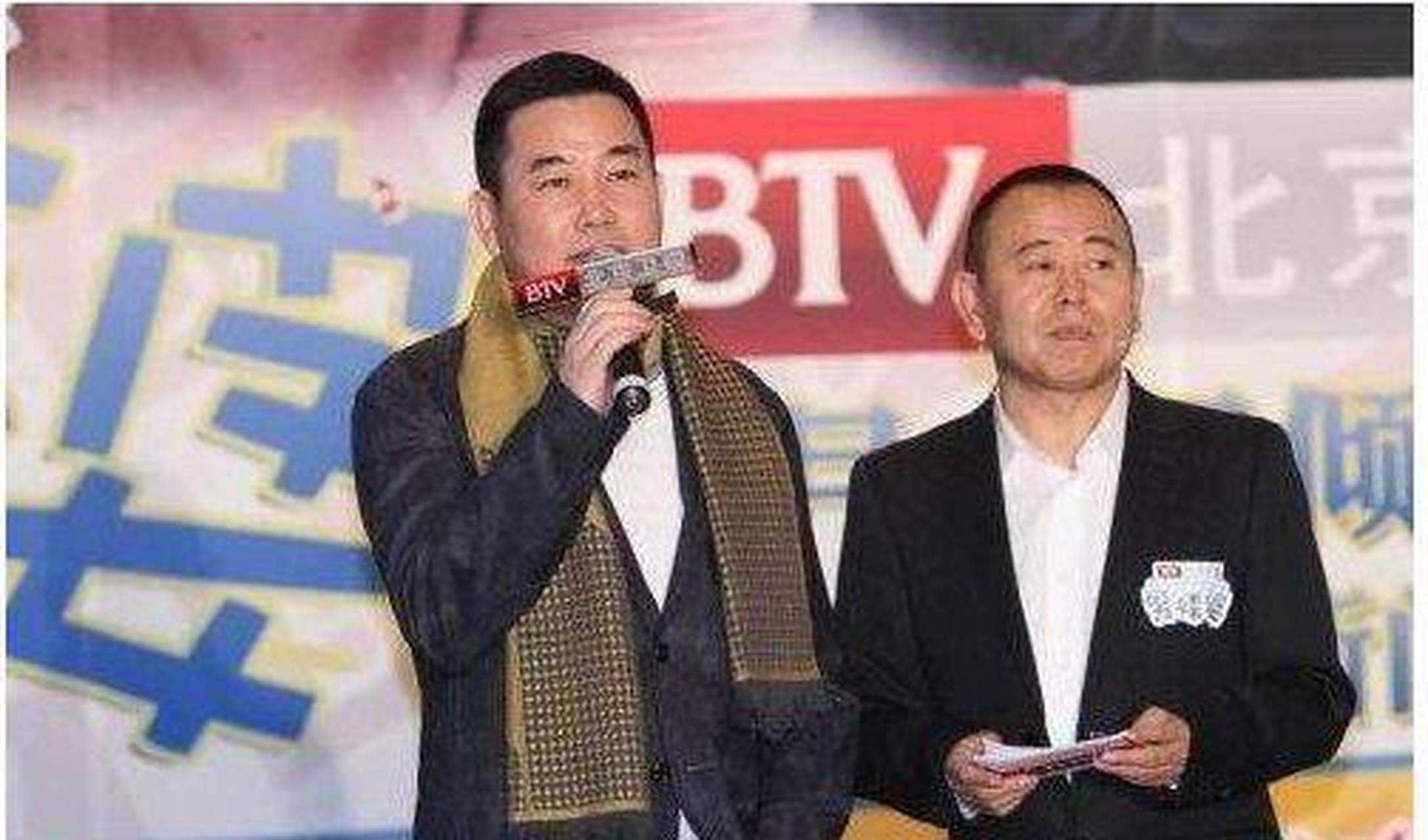 gif创作人# 潘长江和亲弟弟的合照流出,网友纷纷表示;老天太偏心了!