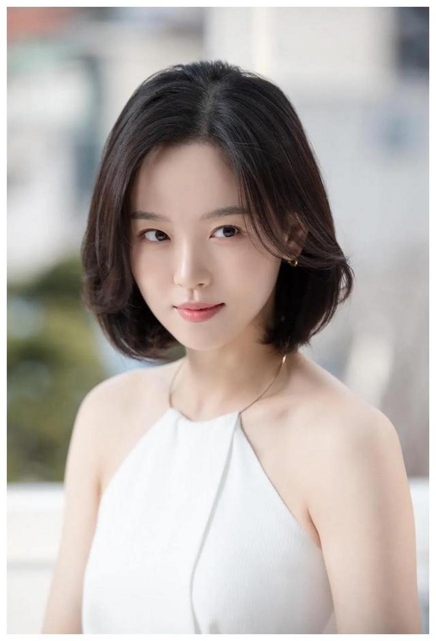 韩国为数不多的单眼皮又可爱的人气小姐姐