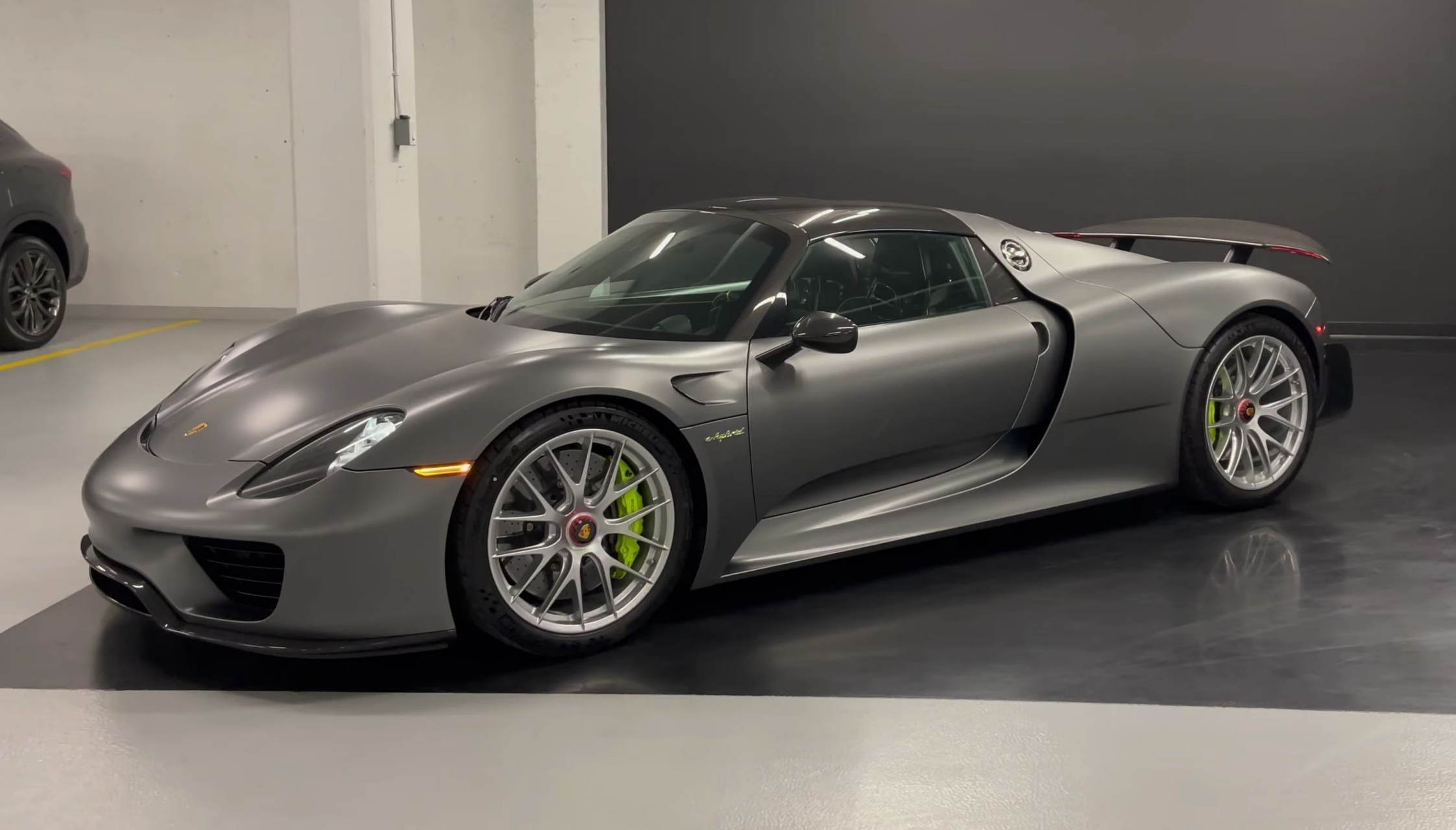 今天,我要为大家介绍九款最出名的意大利制造汽车,它们不仅外形美丽