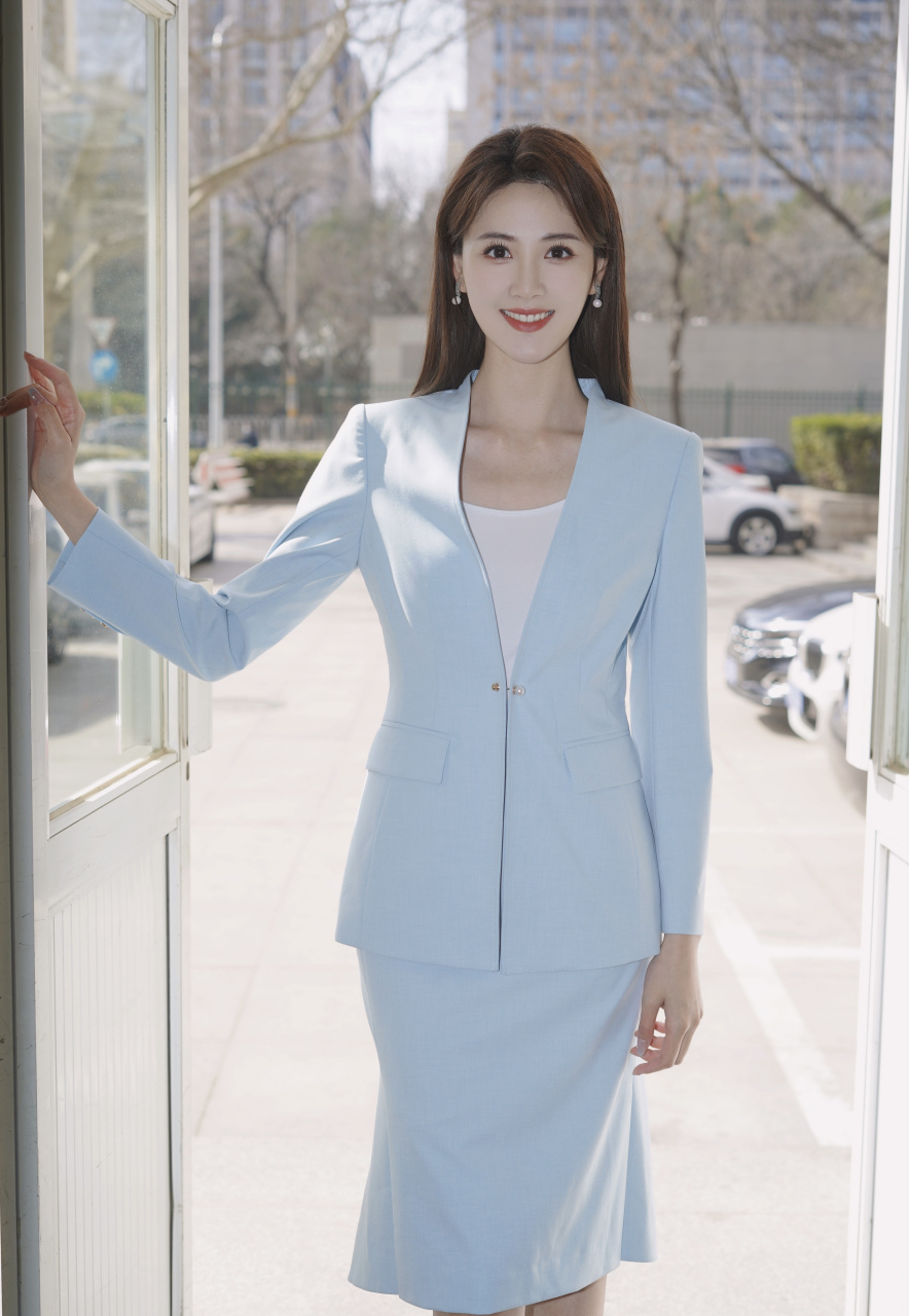 真美,美的无法用语言形容  女神 主持人 李丹儿