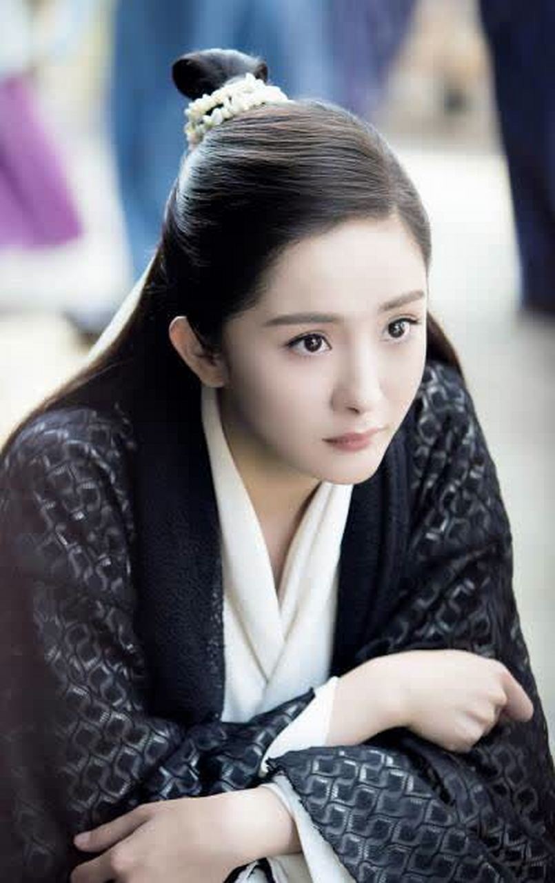 杨幂女扮男装,英姿飒爽!  #杨幂身材真好#[坏笑]