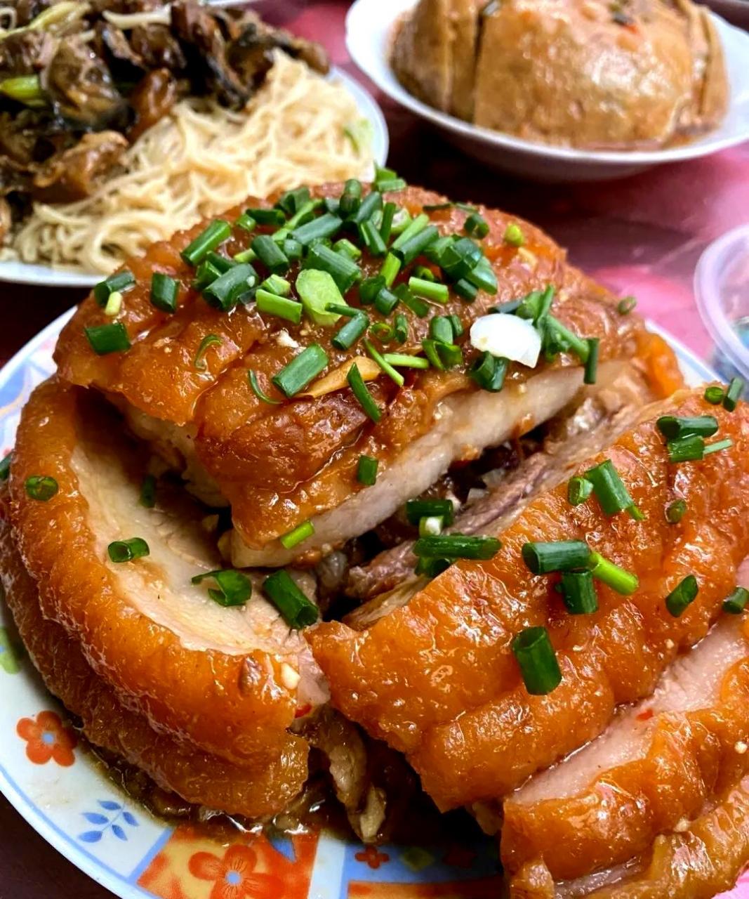 每个地方的香芋扣肉味道都独具特色,让人深深爱上它.