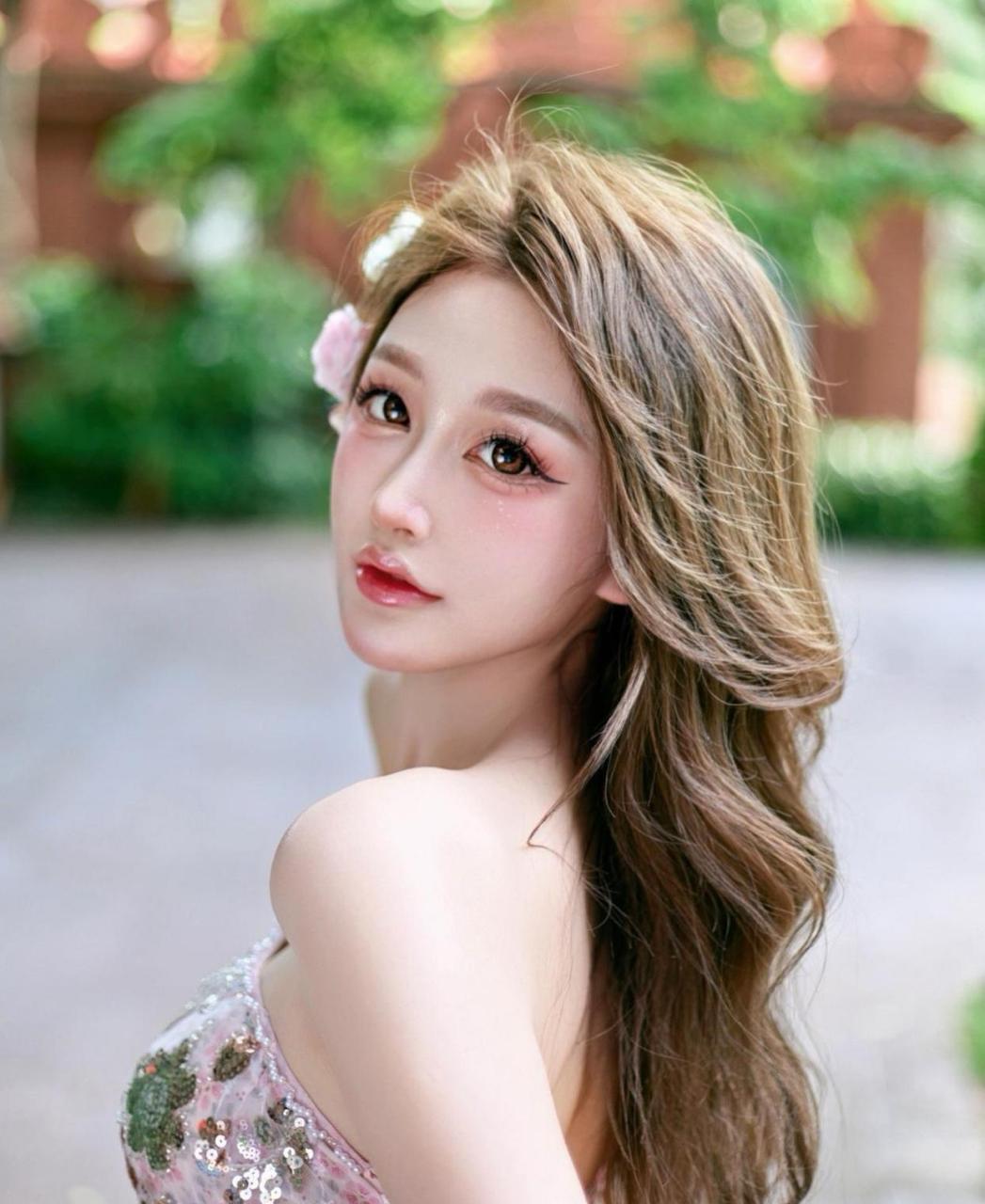 傣族亮片礼服裙西双版纳美女写真