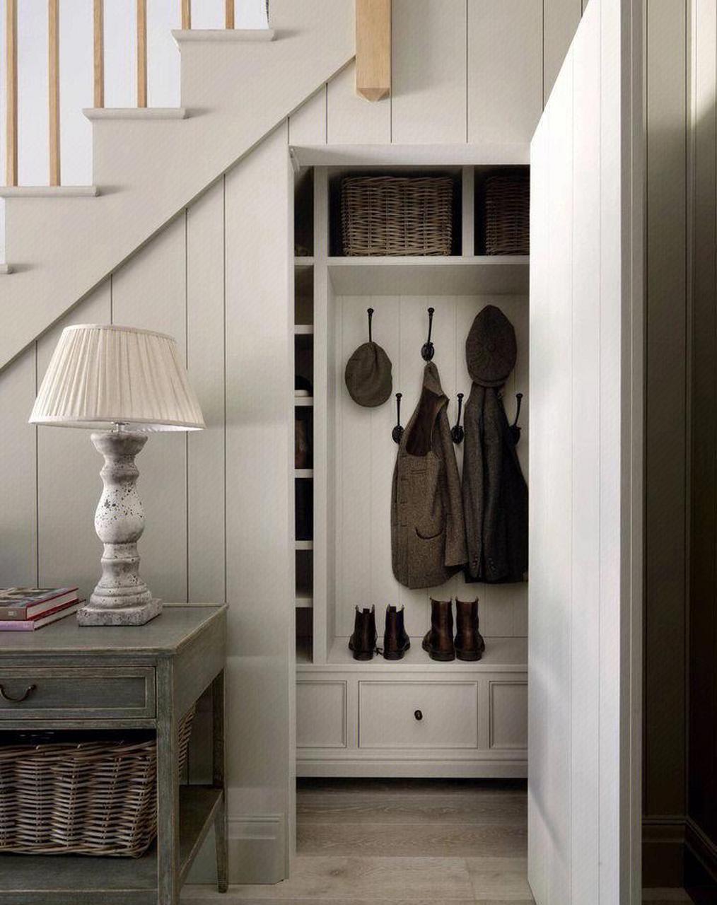 楼梯下面的柜子怎么做?分享一些参考案例给你?