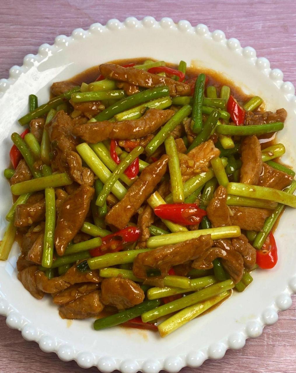 蒜台炒肉丝  #奇趣美食嘉年华