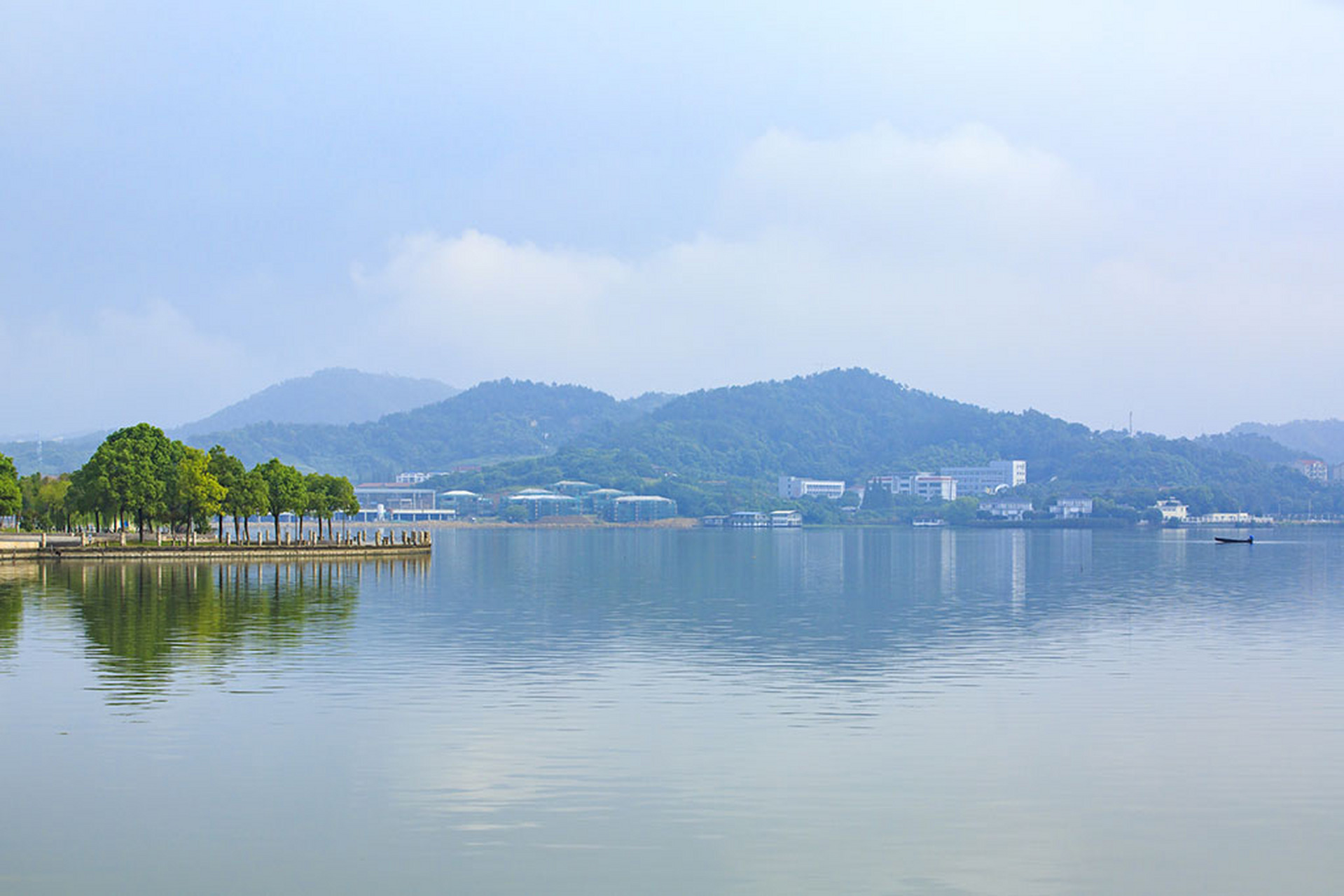 风平浪静猜一城市名