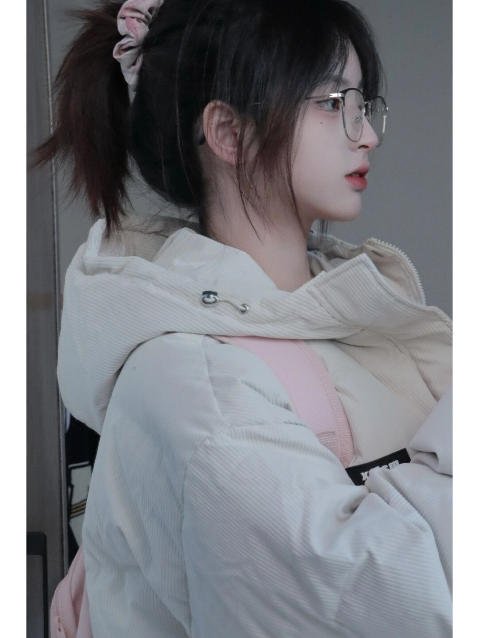 终于稍微留长了一丢丢的头发 能扎起来啦 上学去咯