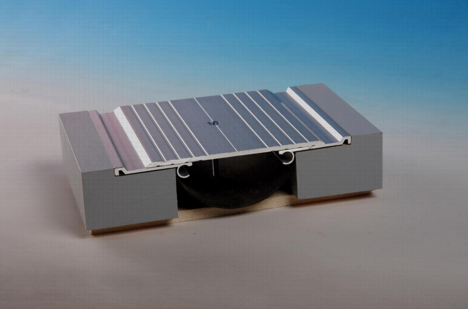 江苏地面变形缝厂家#钢筋混凝土的整体房屋长度受到排架结构和框架