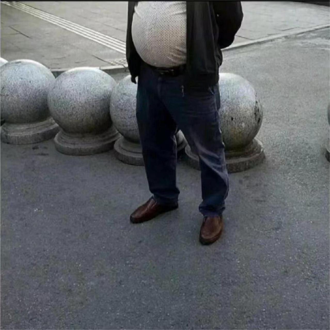 这啤酒肚是中年男人的标配吗