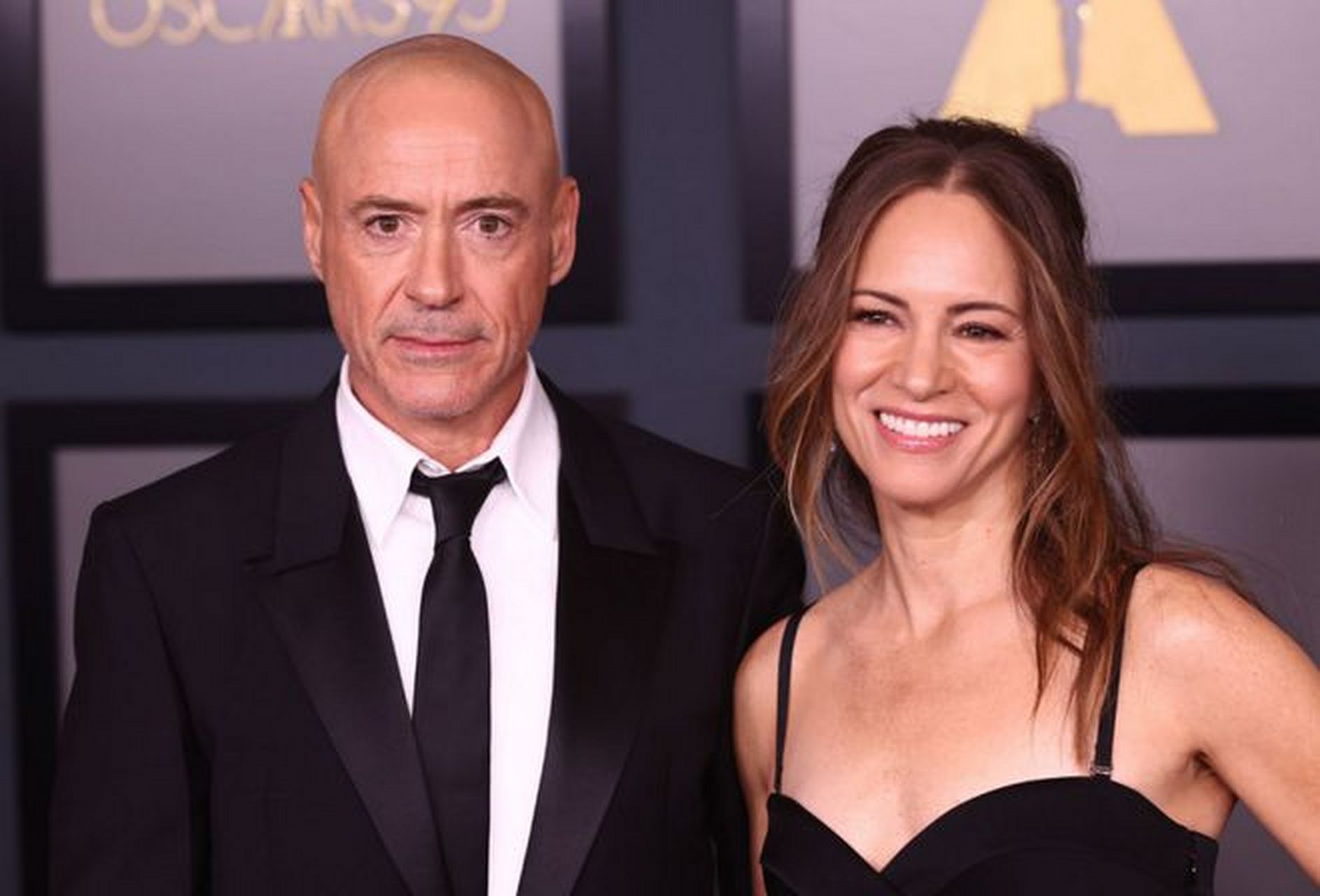 "钢铁侠"小罗伯特唐尼携爱妻苏珊唐尼亮相颁奖礼,许久未见的小罗伯特