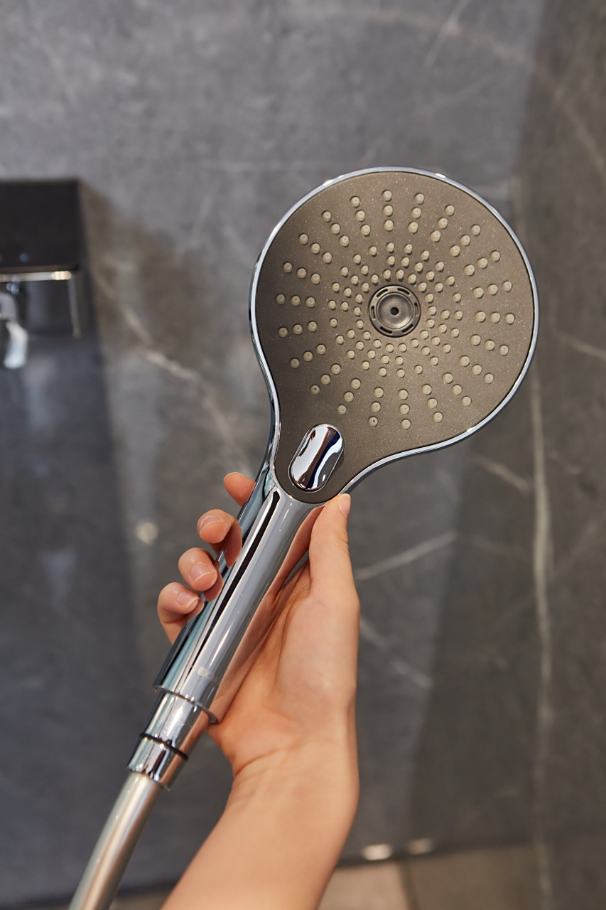 如果你想入手一款高级体验感花洒,我建议选择恒洁t8p恒温花洒.