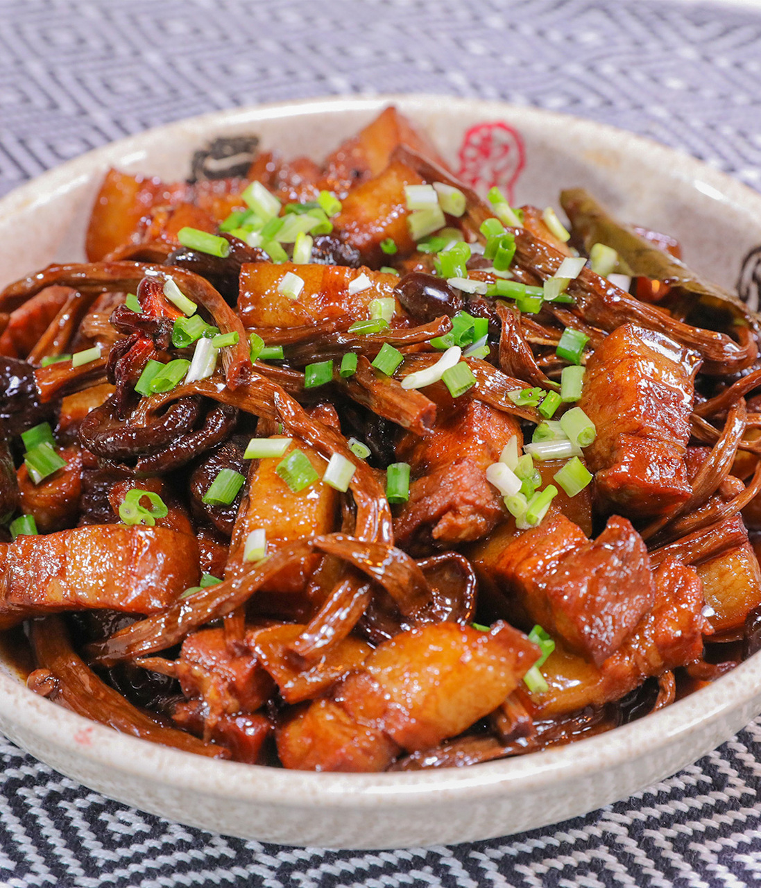 特别下饭的茶树菇烧肉,不容错过的美食!