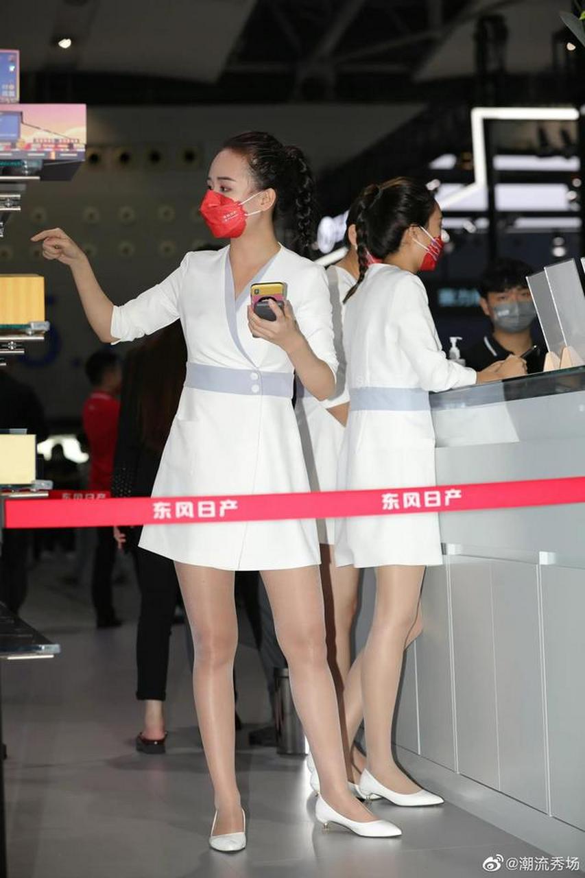 车展现场,东风日产的礼仪小姐姐,美丽有气质,工作认真又敬业