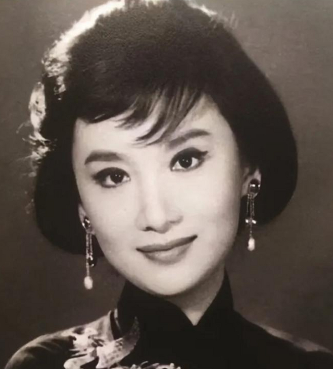 夏梦,乃是我国著名的电影演员和制片人.