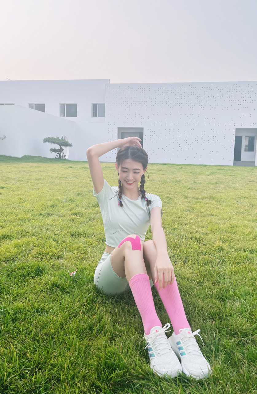 女神:雪儿bling   学校:中国传媒大学  专业:16级播音与主持艺术