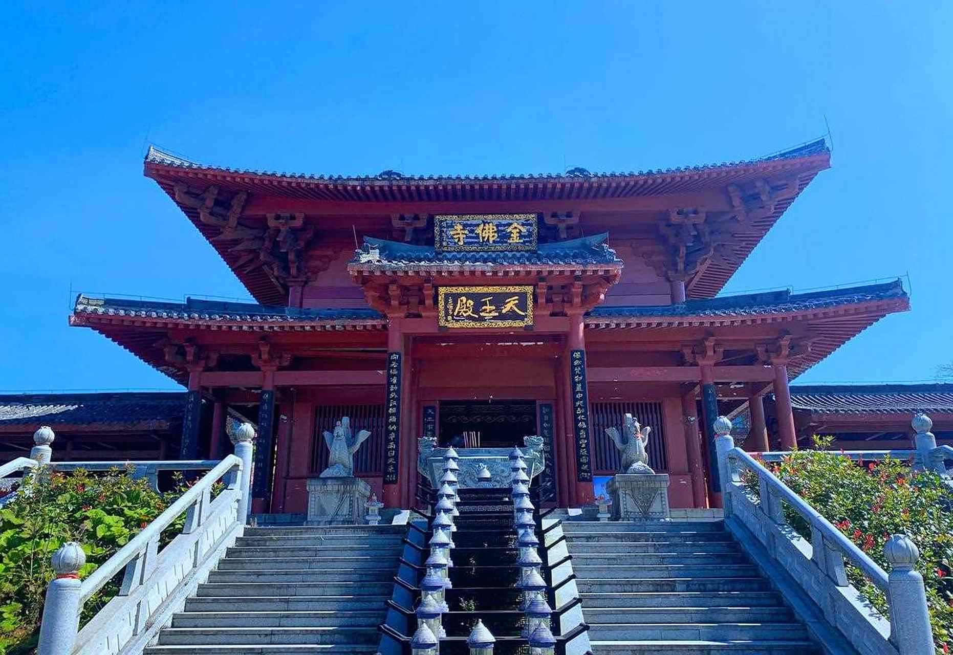 山顶的金佛寺,一定要去看看
