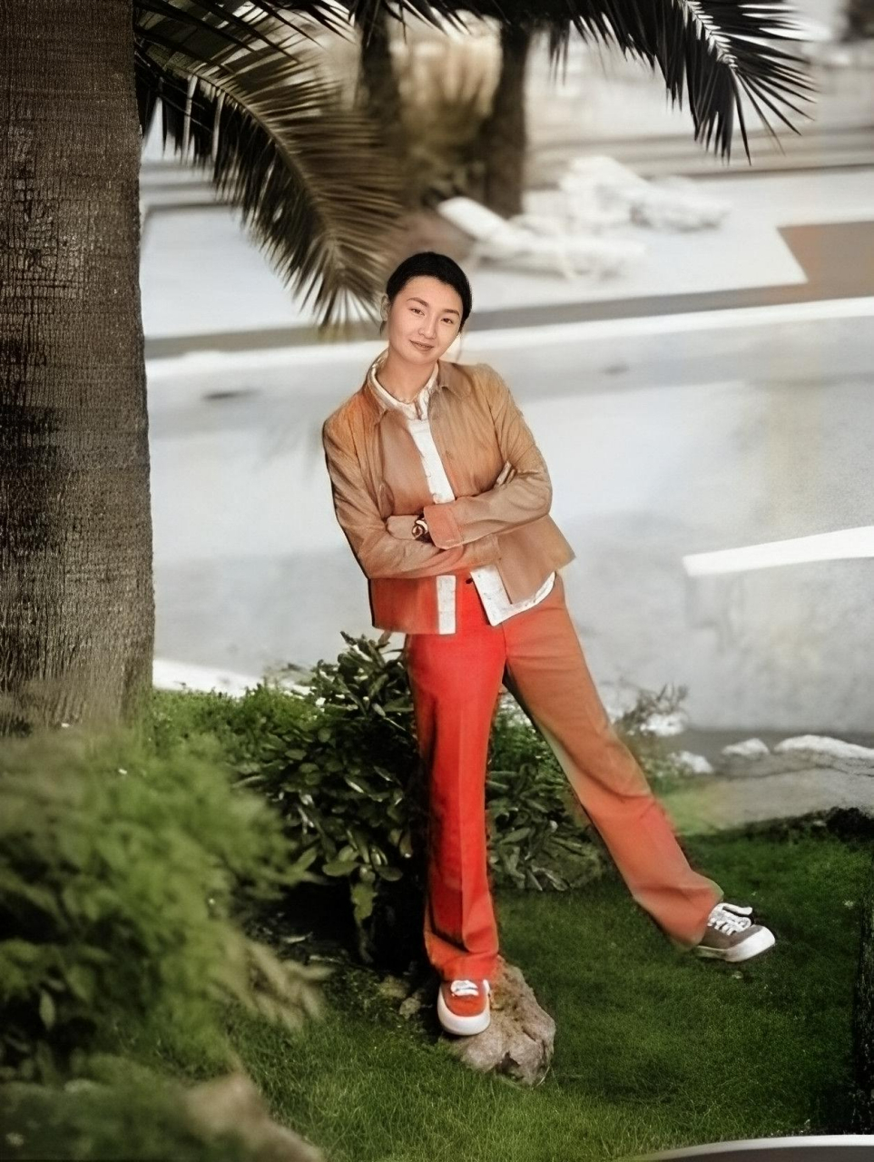 1996年,张曼玉在法国戛纳,当时她32岁.